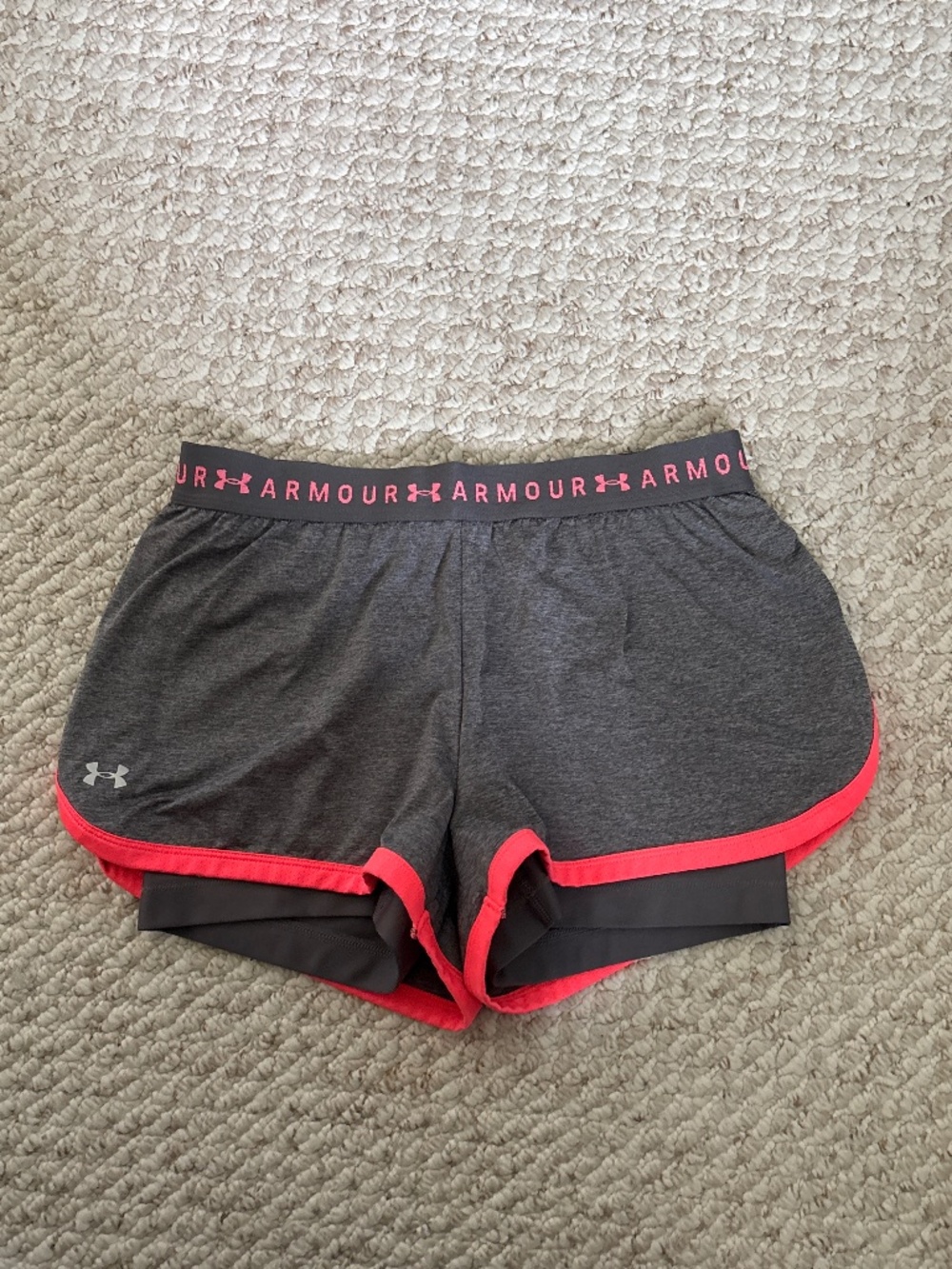 UNDER ARMOUR athletic shorts -SMALL